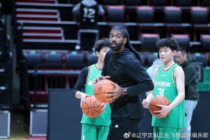 如何通过篮球表演赛制定有效的训练计划_0
